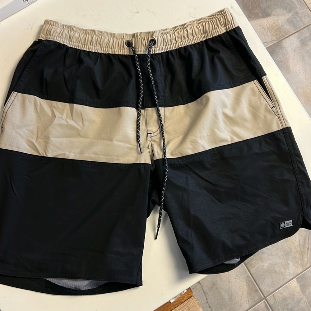 Salty Crew elastic shorts